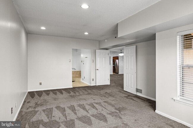 Building Photo - 6070 Main St