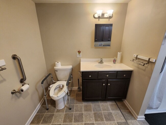 Building Photo - 615 Twin Bridge Rd