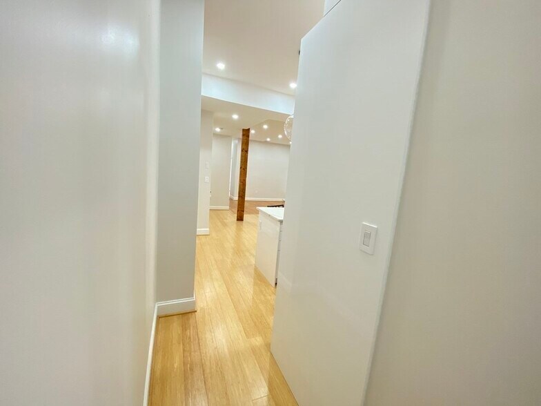 Building Photo - 258 W Broadway