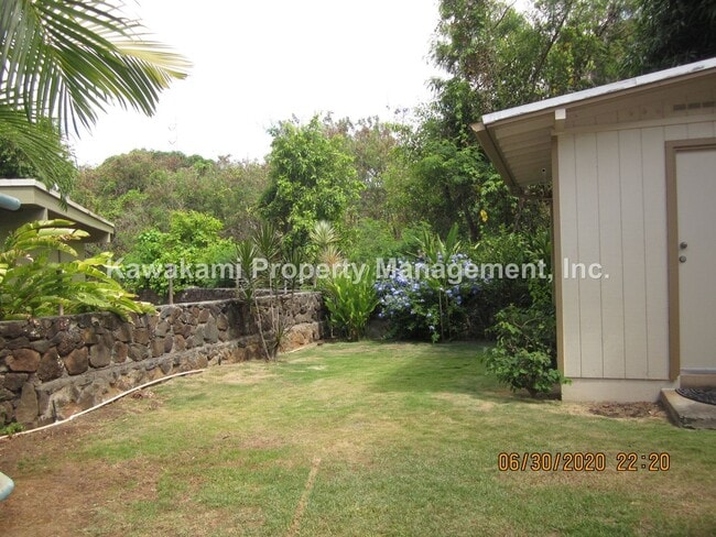 Building Photo - Very Spacious, Well Maintained, Hidden Gem on Quiet Street