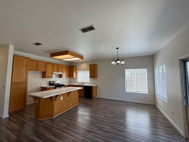 Building Photo - 4-bedroom two story home in Sylvan School ...