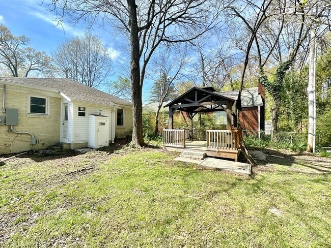 Building Photo - 610 Charlotte Ave