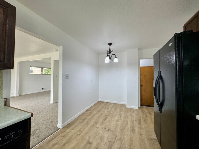 Building Photo - Spacious 4 bedroom home in Westminster! Av...