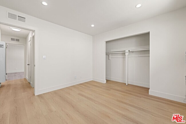 Building Photo - 635 Westmount Dr