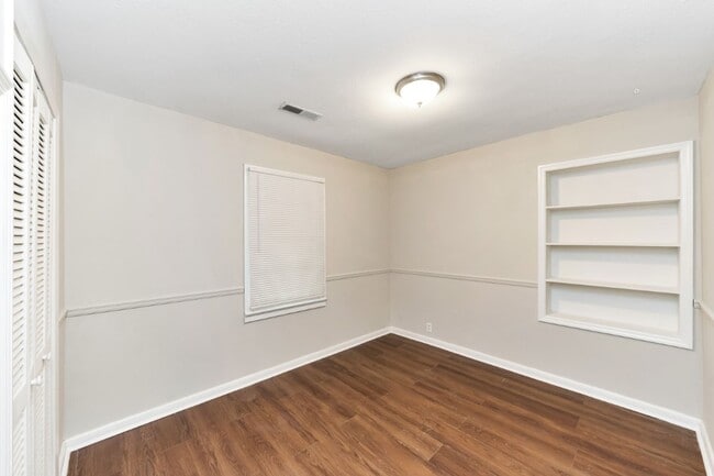 Building Photo - Hot Listing! Modern 3BR/2BA in Talladega –...