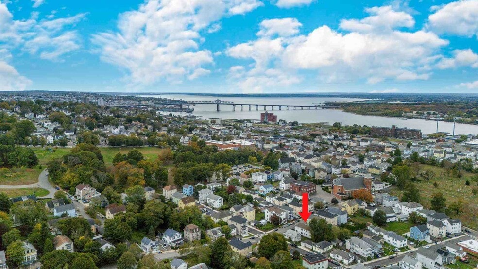 Building Photo - 100 Weetamoe St