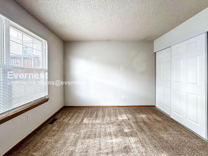 Building Photo - 7507 S Steele St