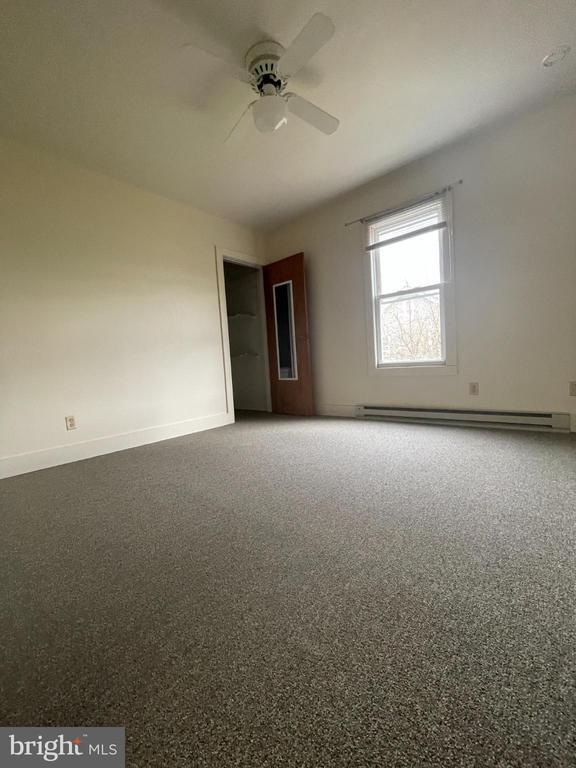 Building Photo - 452 W 1st St