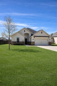 Building Photo - 817 Holbrook Rd