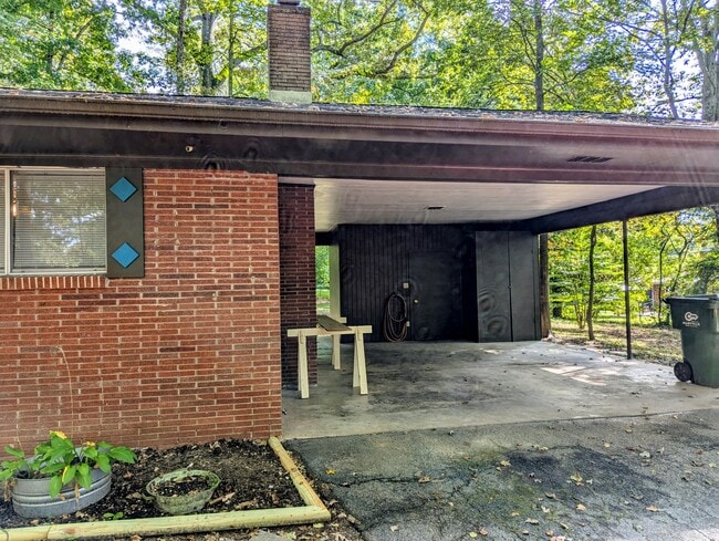 Building Photo - 102 Piedmont Cir