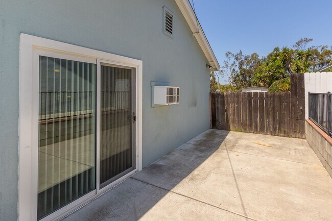 Building Photo - Refreshed Spacious 3 Bed/2 Bath Home in La Mesa!