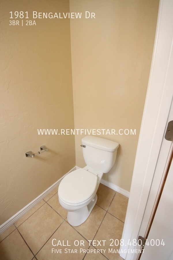 Building Photo - Newer Construction Townhome Available! Vis...