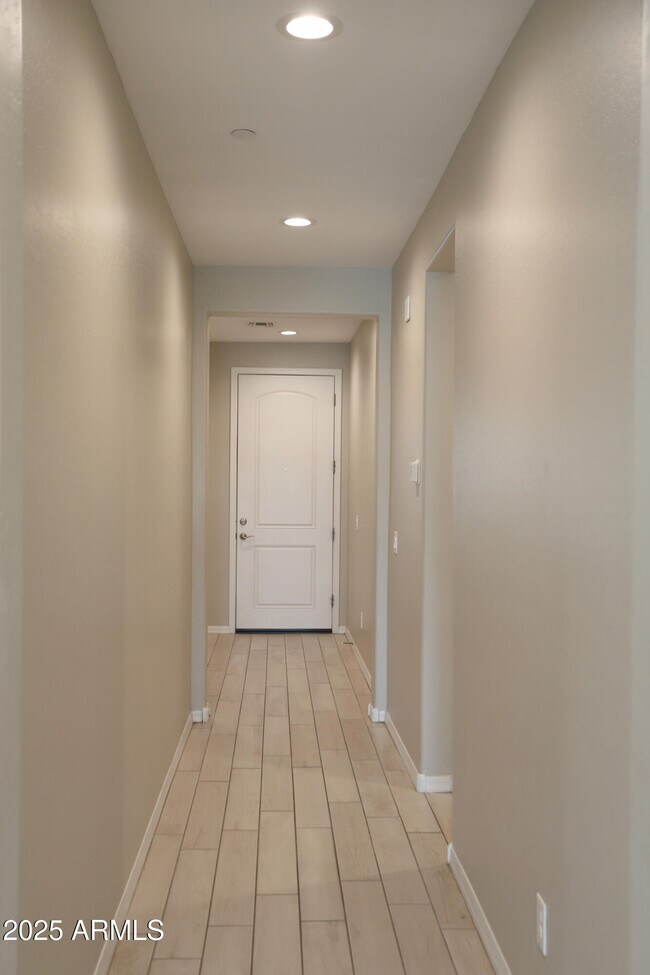 Building Photo - 13335 W Red Range Way
