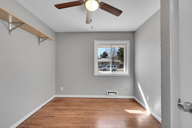 Building Photo - 5635 E Nebraska Way