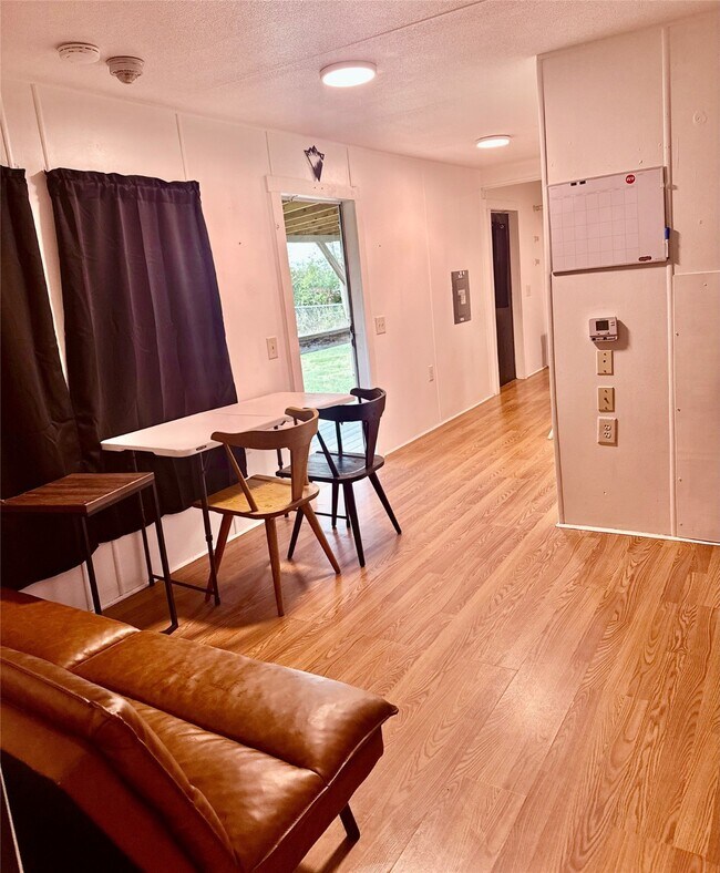 Building Photo - 826 Kacy Ln