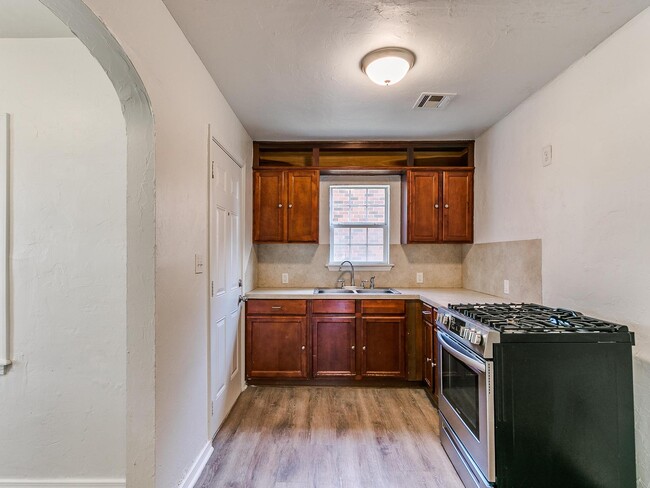 Building Photo - 1501 NE Grand Blvd