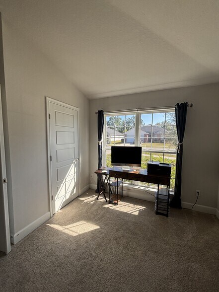 Building Photo - 9835 Olivia St