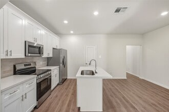 Building Photo - 714 W Dallas St