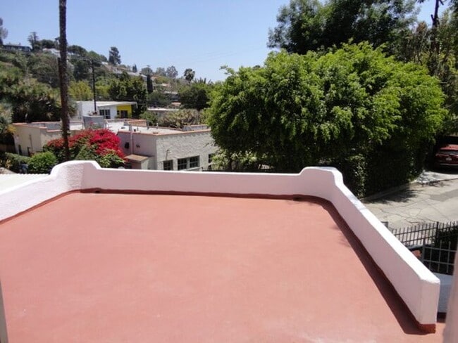 Building Photo - Nice 1 + 1 Detached Condo No. Hollywood