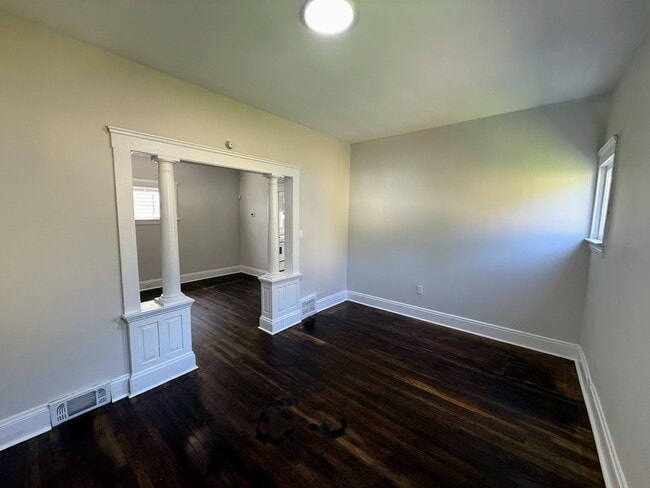 Building Photo - 3420 W 49th St