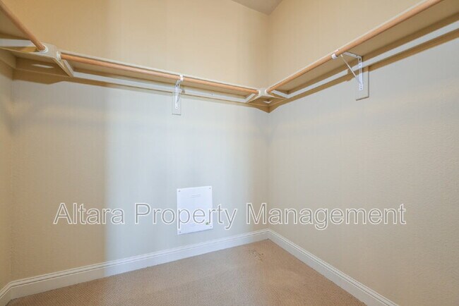 Building Photo - 5401 S Park Terrace Ave