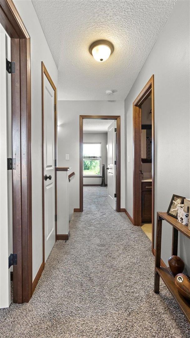 Building Photo - Move-In Ready Home with an Excellent Location