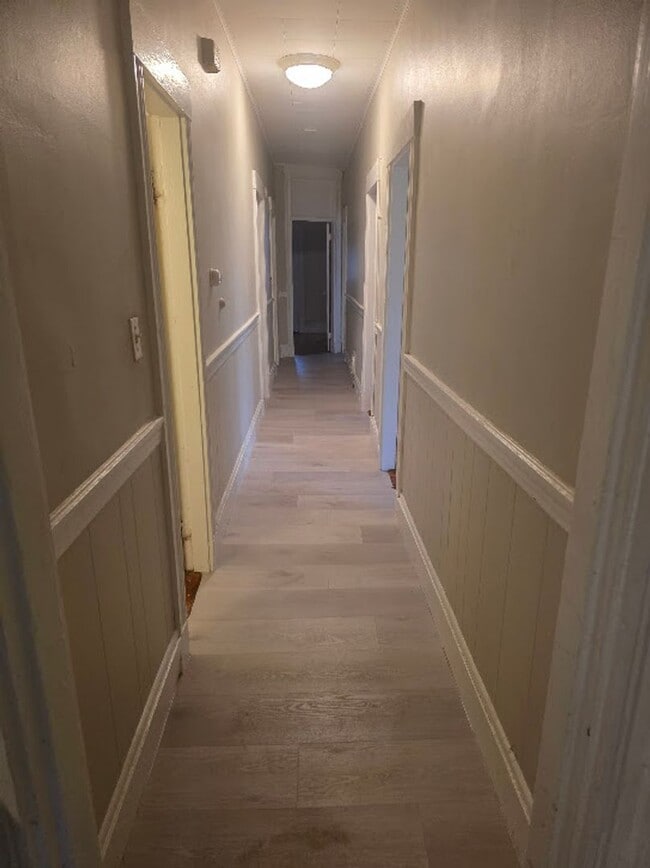 Building Photo - 4-bed Oak Square Brighton