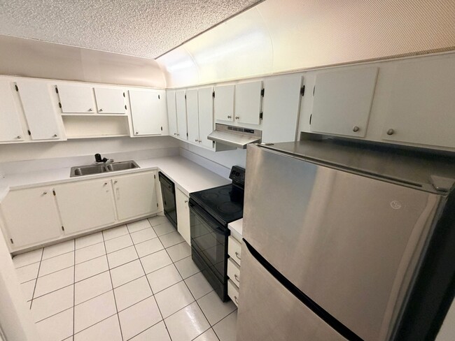 Building Photo - 14850 Naranja Lakes Blvd