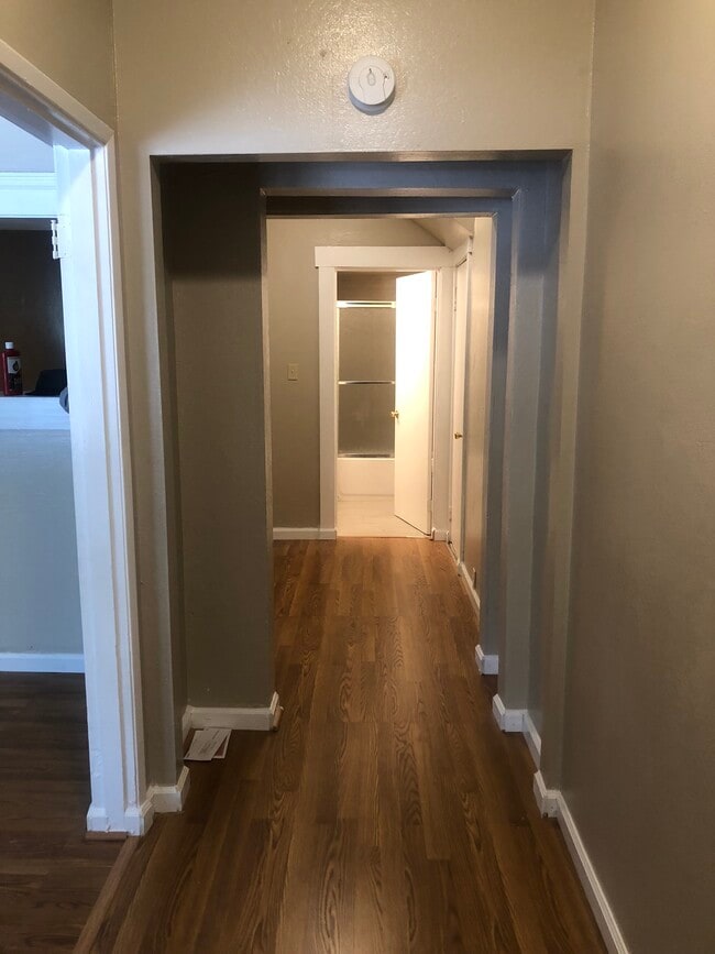 Building Photo - 1019 Linden St