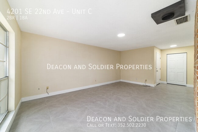 Building Photo - 4201 SE 22nd Ave