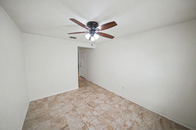 Building Photo - Stylish 3BR + Flex Home with Solar Near Randolph AFB - Realtor Commission: $500