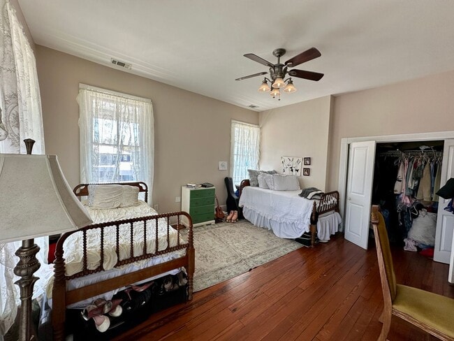 Building Photo - 3 BED | 2.5 BATH | WRAP AROUND PORCHES | MIDTOWN