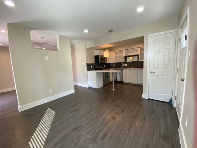 Building Photo - 935 La Posada Dr