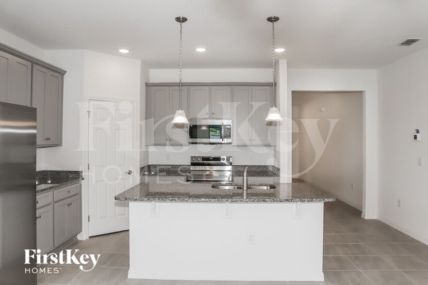 Building Photo - 1598 Isleta Lp