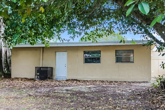 Building Photo - 2080 NW 5th Terrace