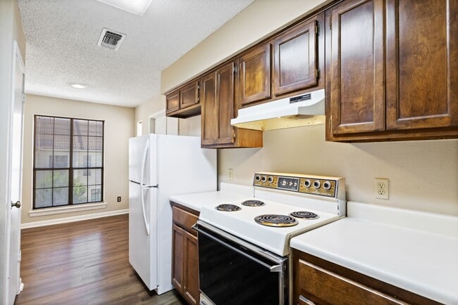 Building Photo - 2255 Thousand Oaks Dr