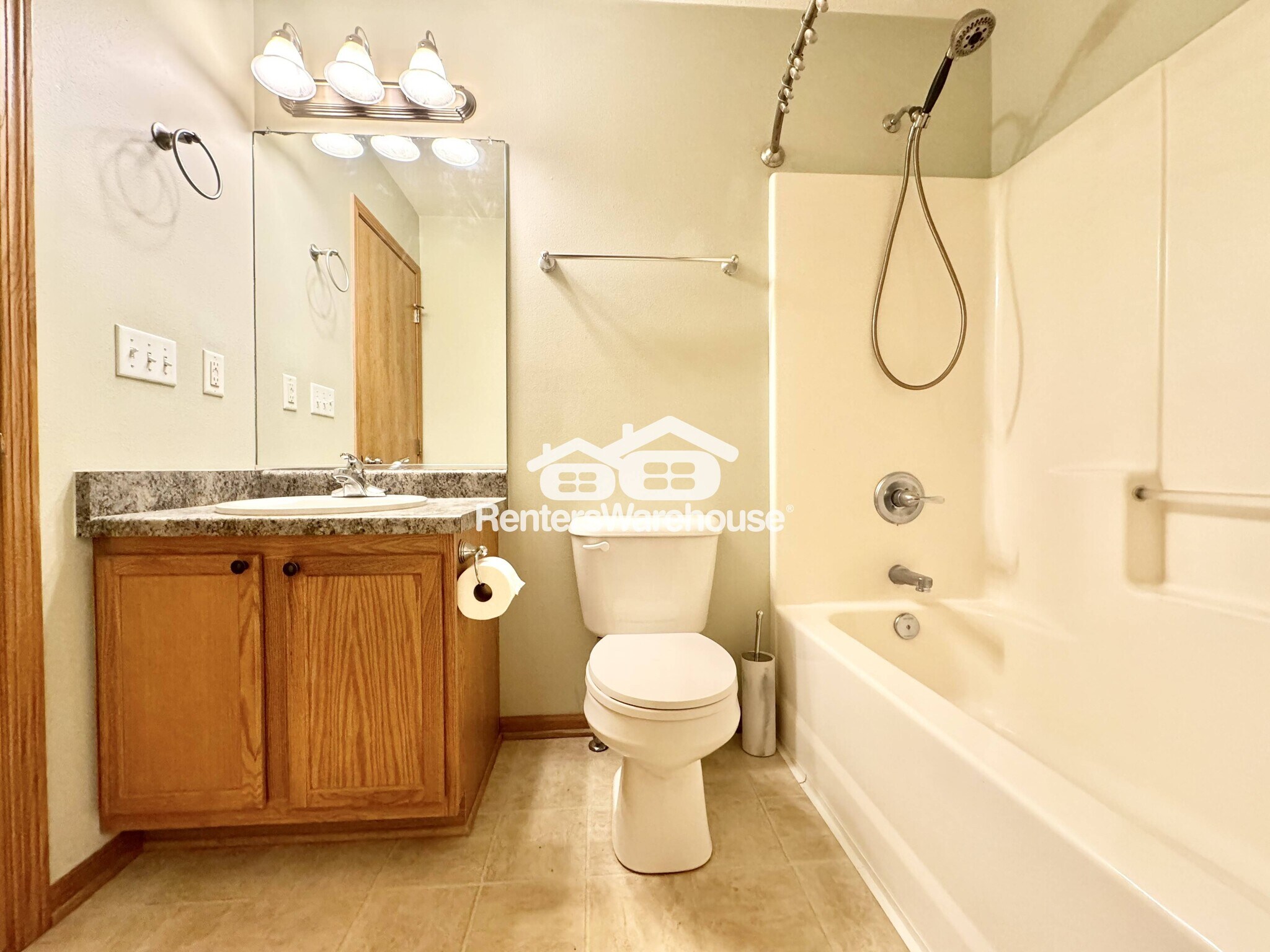 Building Photo - 2011 E 1st Ave