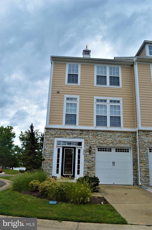 Building Photo - 200 Monroe Point Dr