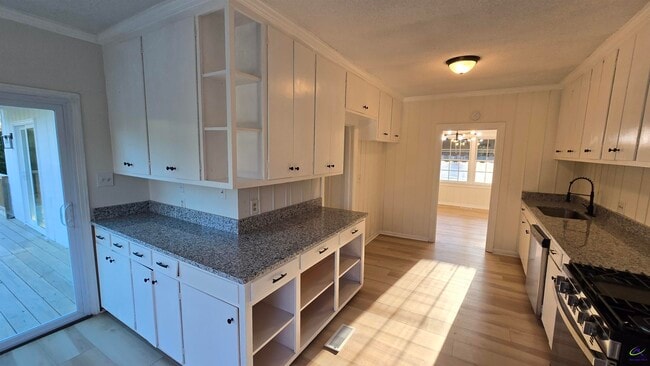 Building Photo - 621 Forest Hill Rd