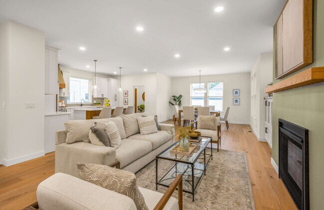 Building Photo - Stunning New Construction in the Heart of Uptown