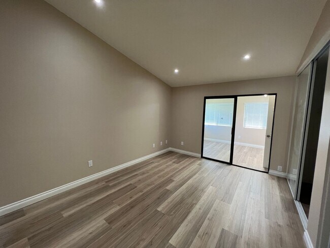Building Photo - Updated 2 bed / 2 bath Capri in Leisure Vi...
