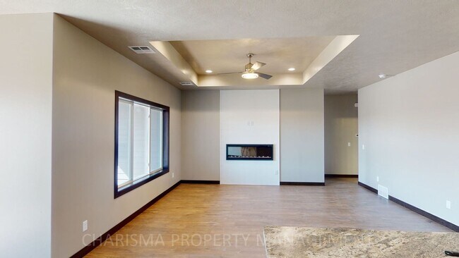 Building Photo - WALK IN AND AMENITY FILLED THREE BEDROOM TOWNHOME!