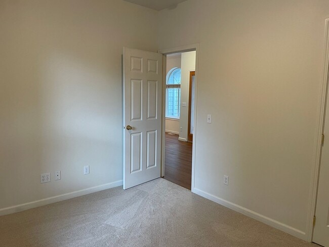 Building Photo - Lovely Home in Holmes Harbor with a Short Term Lease!