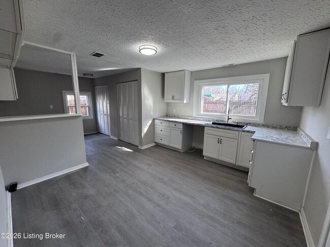 Building Photo - 207 N 19th St