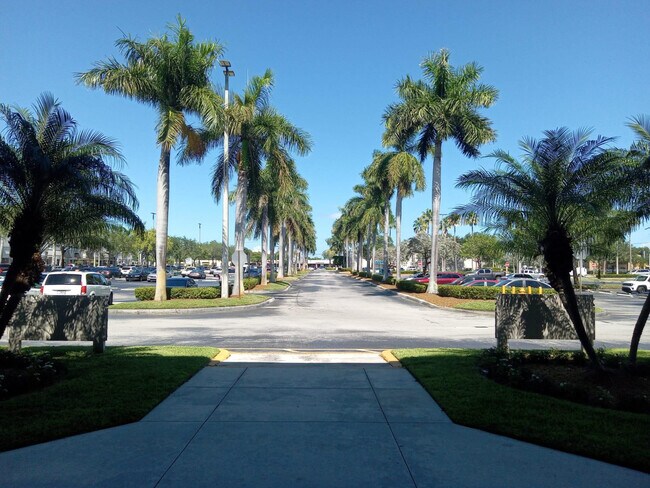 Building Photo - 850 E Commercial Blvd