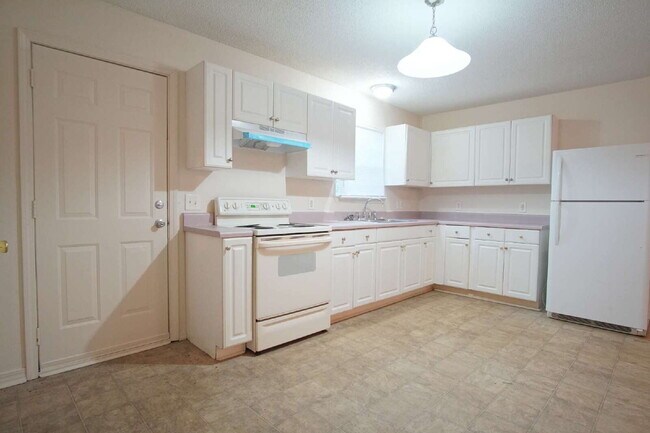 Building Photo - Pace 3BR Patio Home with Fenced Backyard & Open Floor Plan