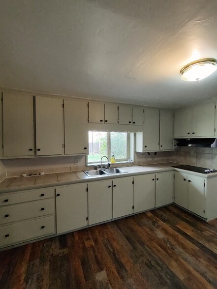 Building Photo - 723 N Shields St