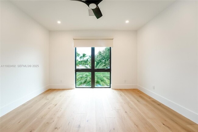 Building Photo - 333 NE Spanish Ct