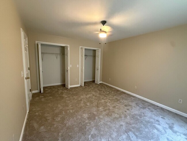 Building Photo - 5500 Misty Valley Dr