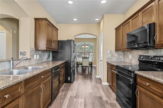 Building Photo - 3418 Castleton Dr